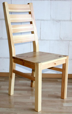 Stuhl Holzstuhl Kiefer massiv Oberfläche natur lackiert