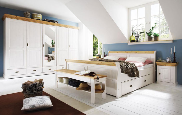 Schlafzimmer weiß gelaugt abgesetzt - Kiefer Massivholz
